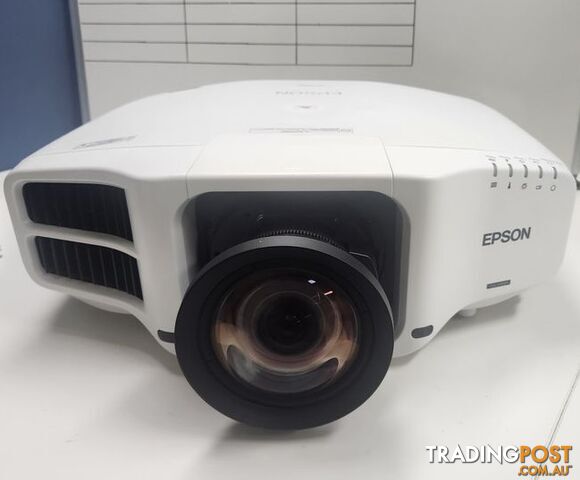 Epson Projector EB-G7400U *PLUS* STANDARD LENS *PLUS* NEW SPARE LAMP (EX FLIGHT SIM, AS NEW)