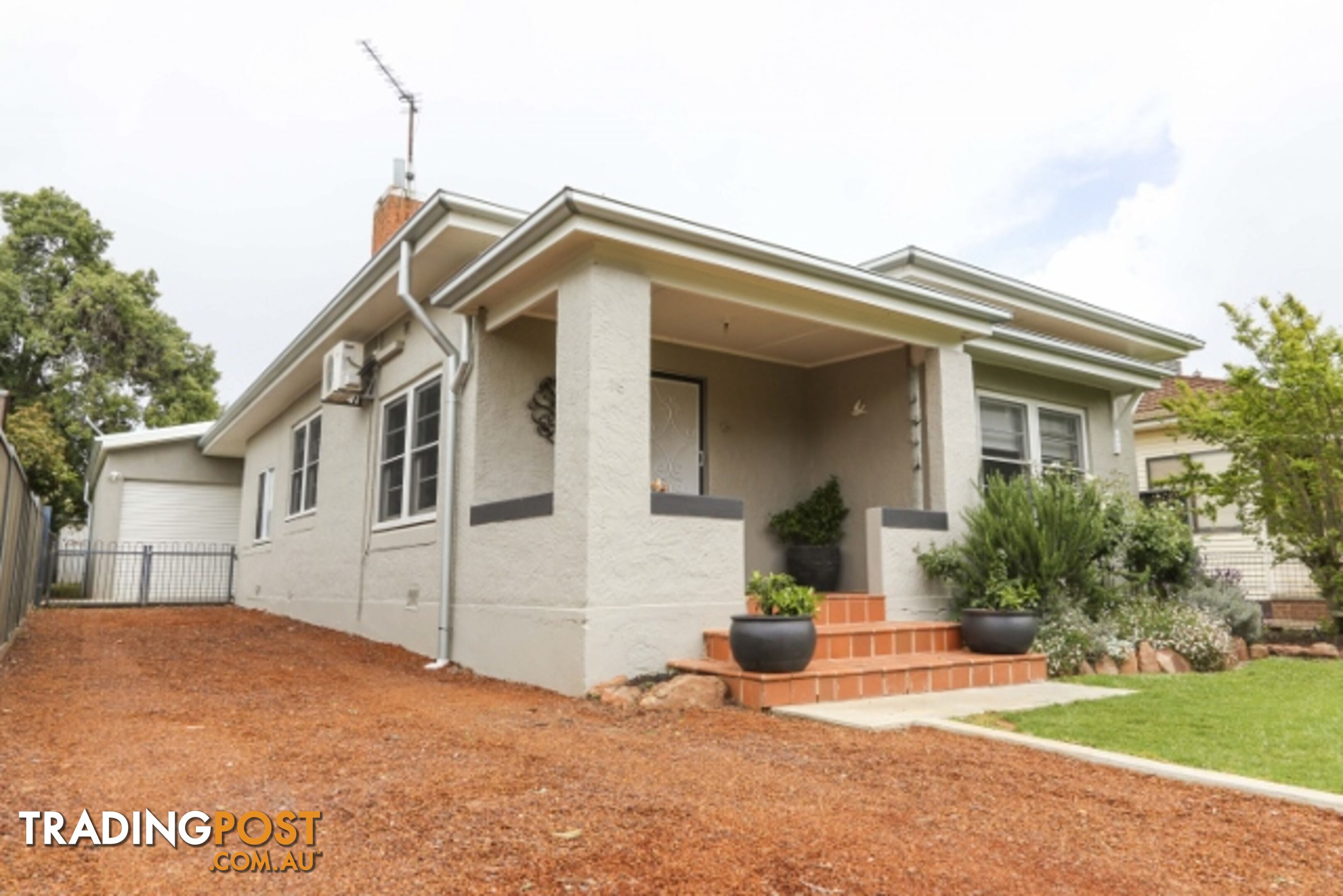 16 Yanco Avenue LEETON NSW 2705