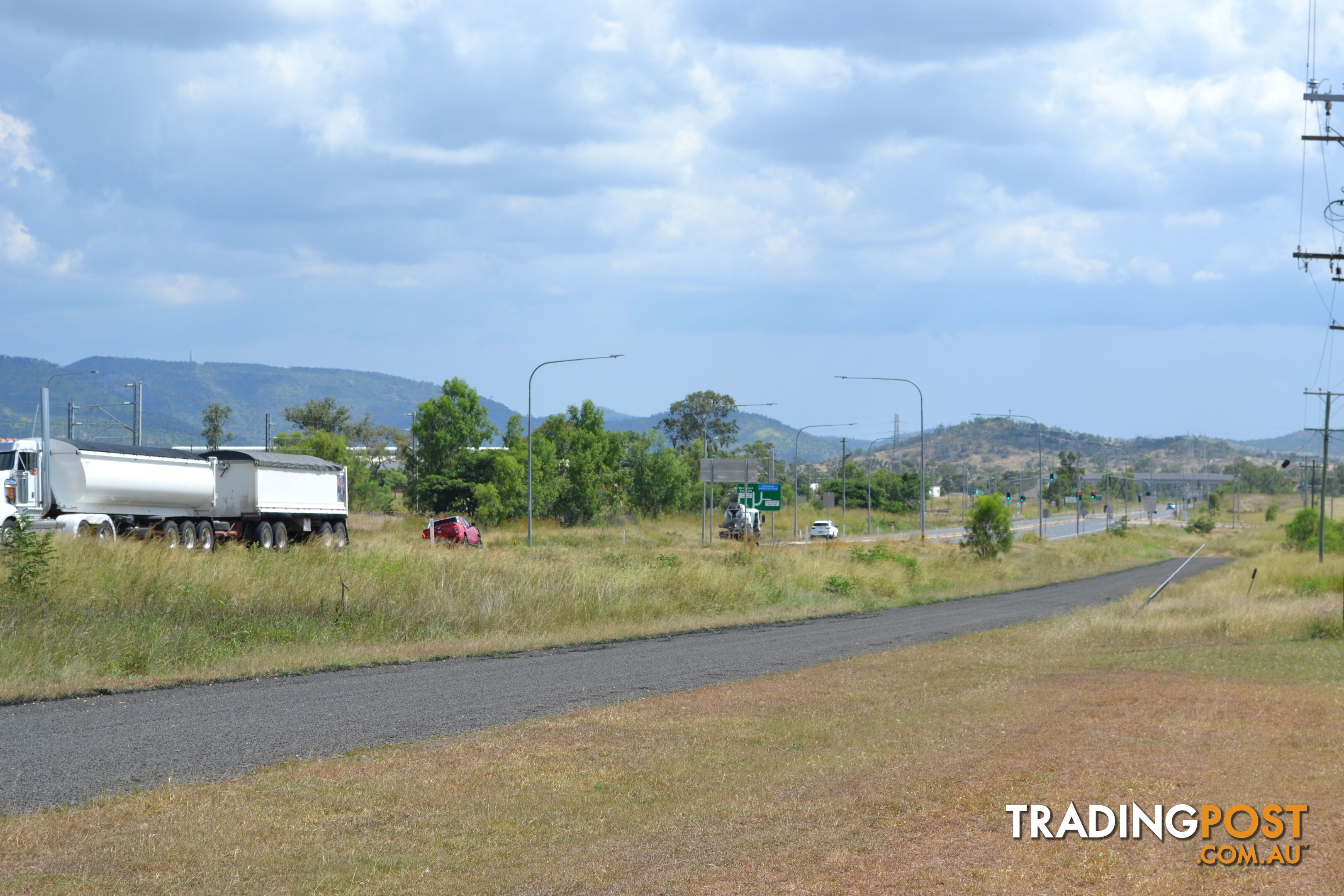 30 Hall Rd Gracemere QLD 4702