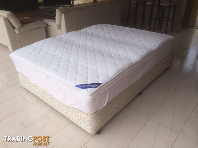 Large/queen size bed, 205cm &#215; 155cm