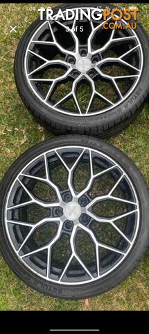 Set of wheel rims mags with tyers