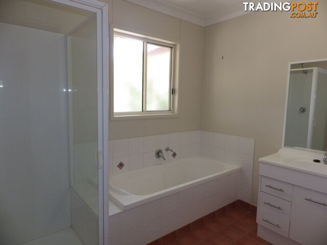 3 Bond Street ROMA QLD 4455