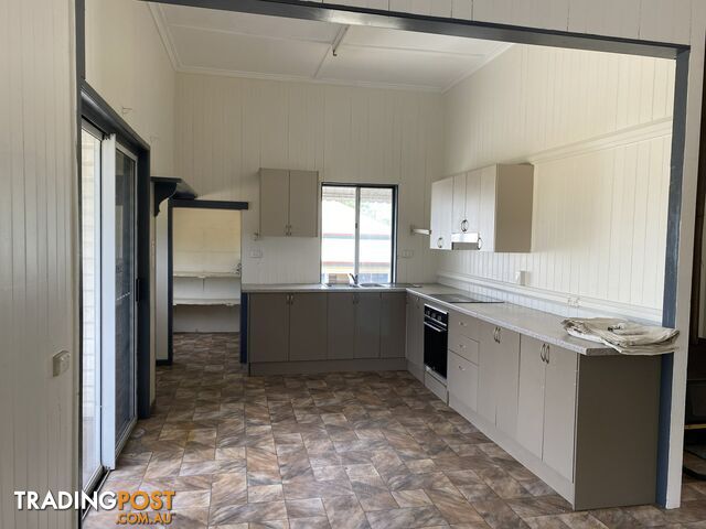 10 Liverpool Street MITCHELL QLD 4465