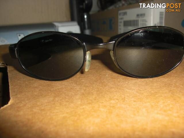 * CALVIN KLEIN CK POLARISED GLASS LENS SUNGLASSES MADE IN ITALY