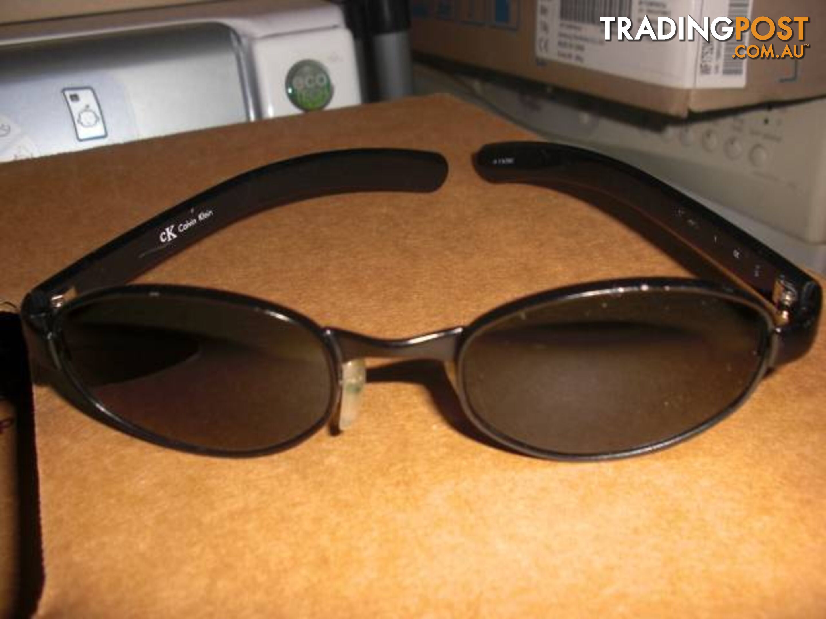 * CALVIN KLEIN CK POLARISED GLASS LENS SUNGLASSES MADE IN ITALY