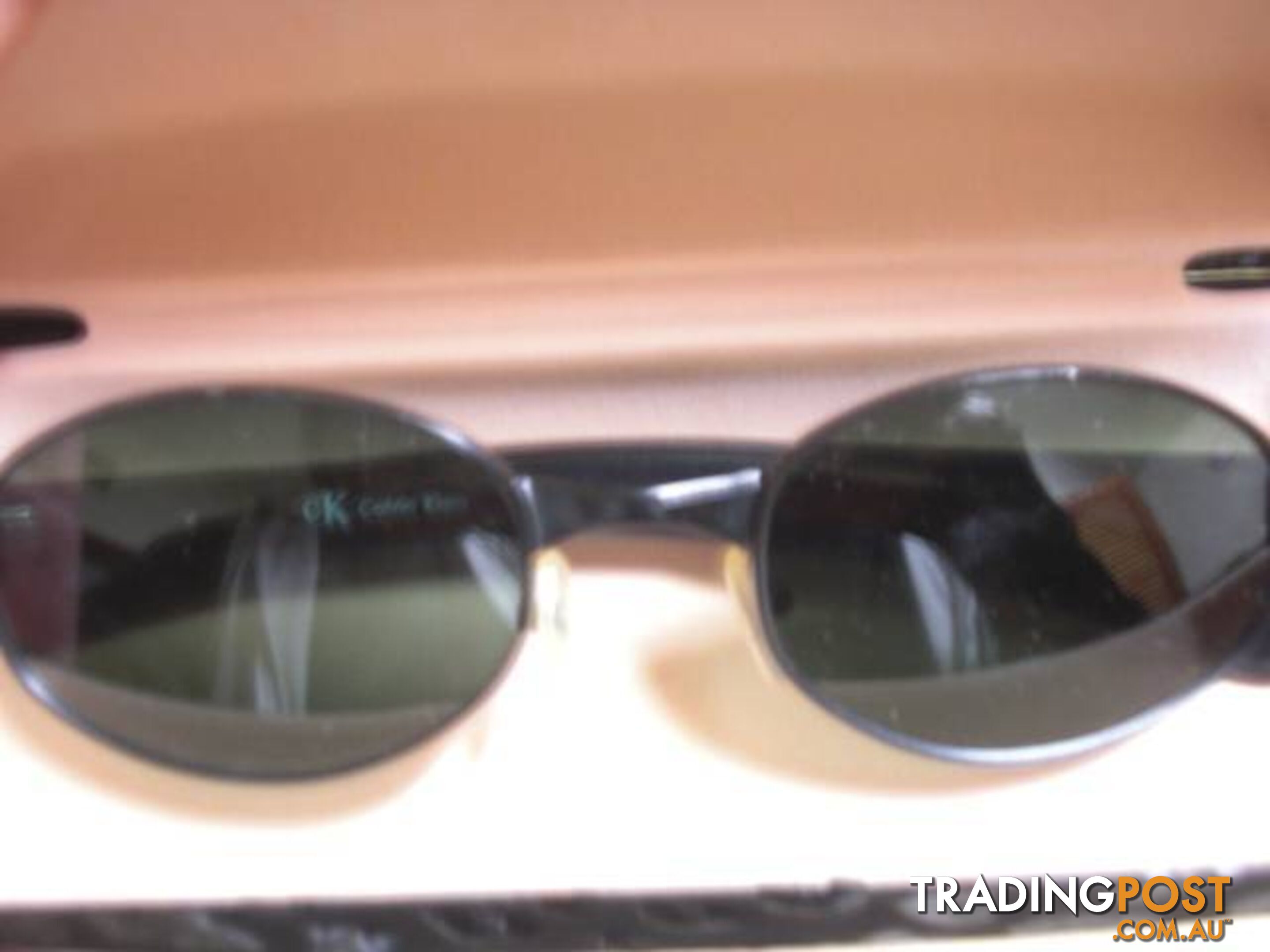 * CALVIN KLEIN CK POLARISED GLASS LENS SUNGLASSES MADE IN ITALY