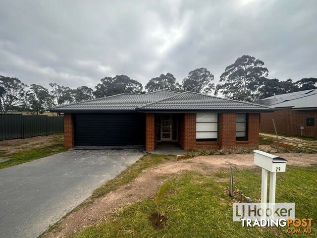 29 Houghton Crescent EAGLE POINT VIC 3878