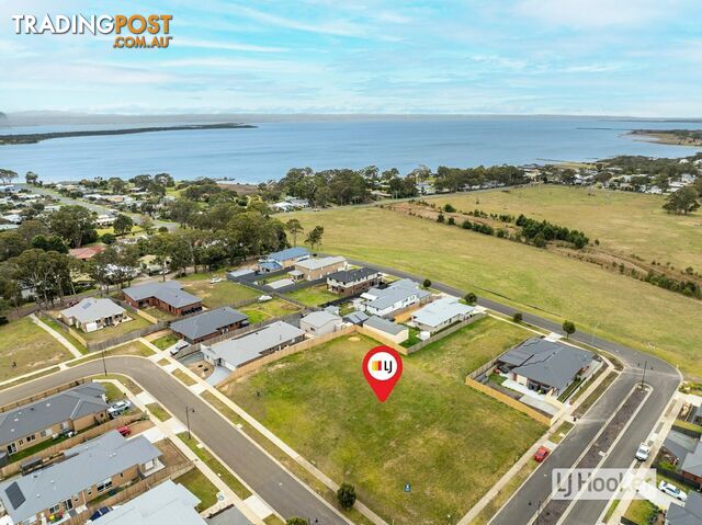 49 Houghton Crescent EAGLE POINT VIC 3878