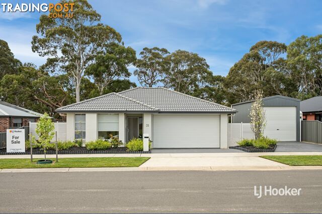 35 Houghton Crescent EAGLE POINT VIC 3878