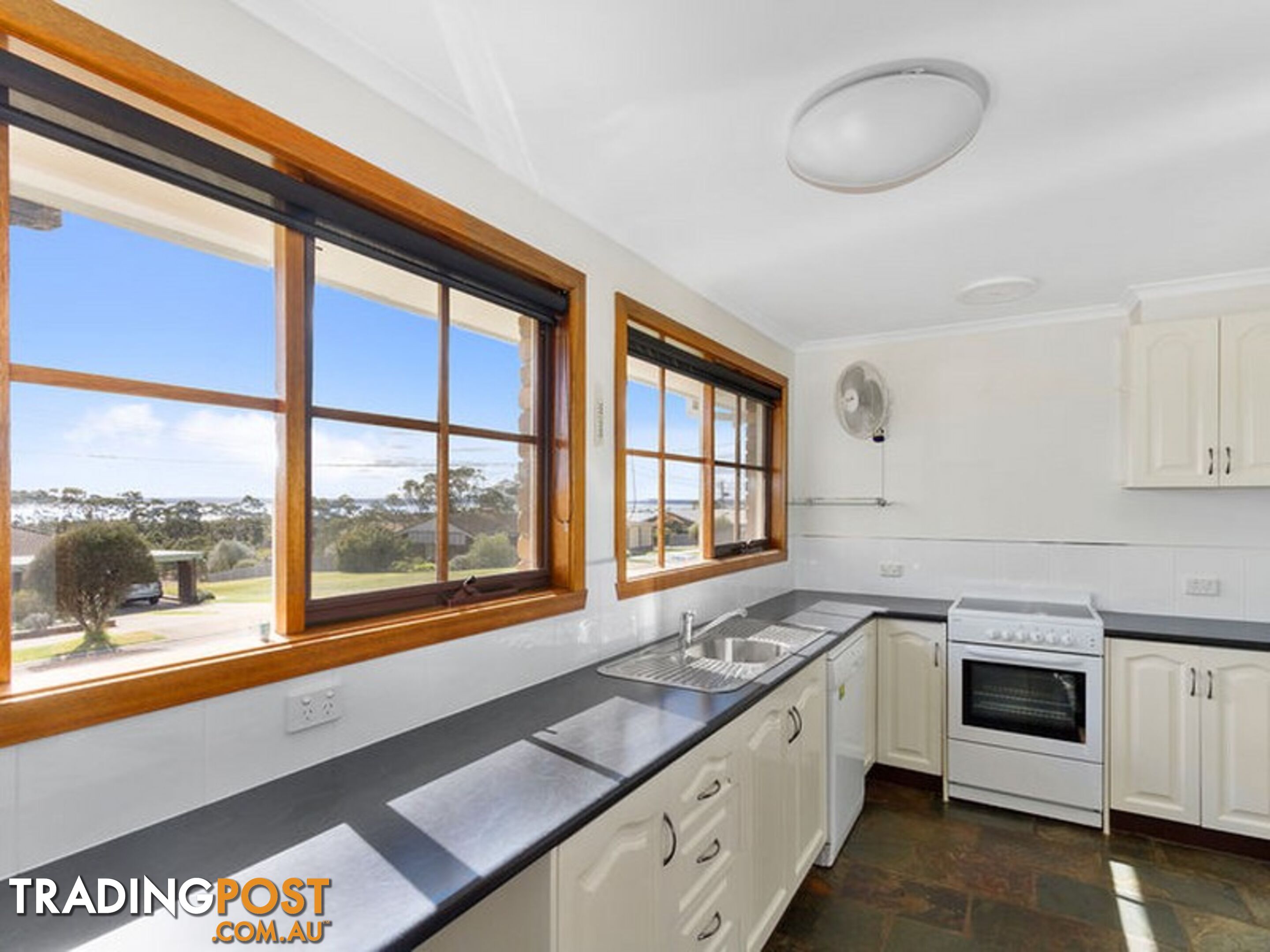 13 Fullarton Drive PAYNESVILLE VIC 3880