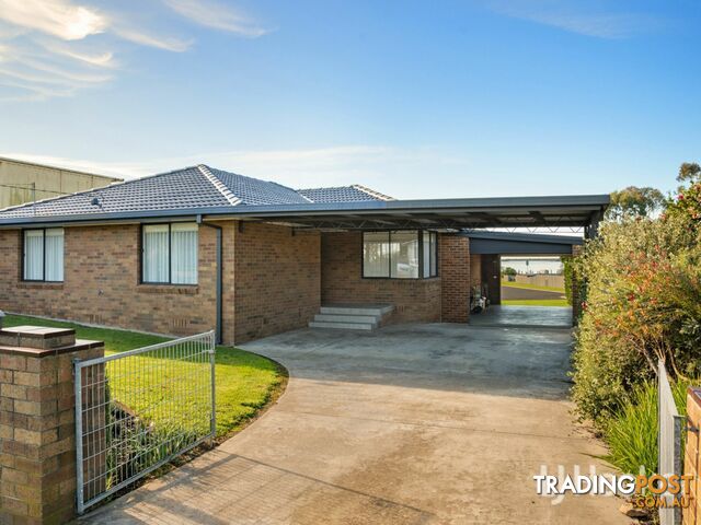11 Bay Road EAGLE POINT VIC 3878