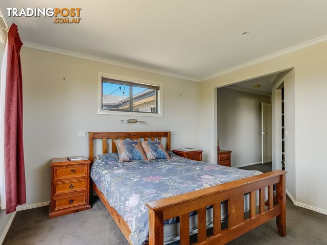 4 Cluster Court NEWLANDS ARM VIC 3875