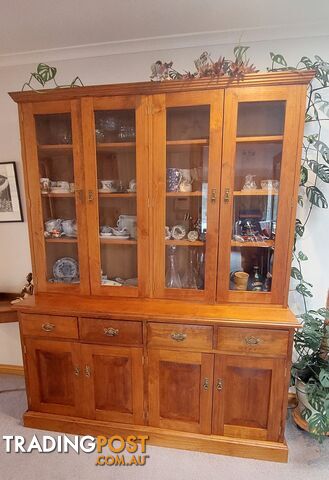 Buffet and display cabiney