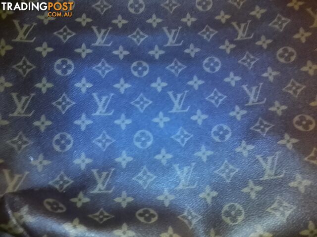 Genuine lui Vuitton clutch bag