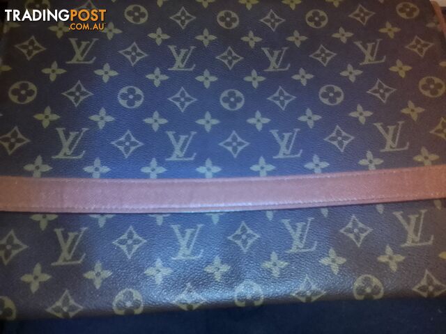 Genuine lui Vuitton book bag