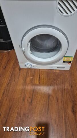 Simpson 4kg Clothes Dryer -Excellent Condition