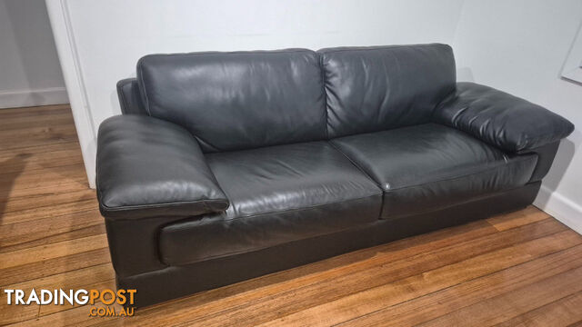 Genuine Leather Lounge Suite in excellent condition