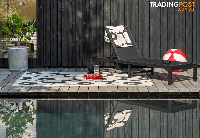 Marimekko Unikko Charcoal White Outdoor 434305 Rug 200X140CM - BC-MKO-434305-200X140 - photo 2 of 9