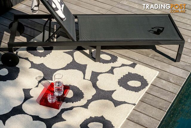 Marimekko Unikko Charcoal White Outdoor 434305 Rug 200X140CM - BC-MKO-434305-200X140 - photo 4 of 9