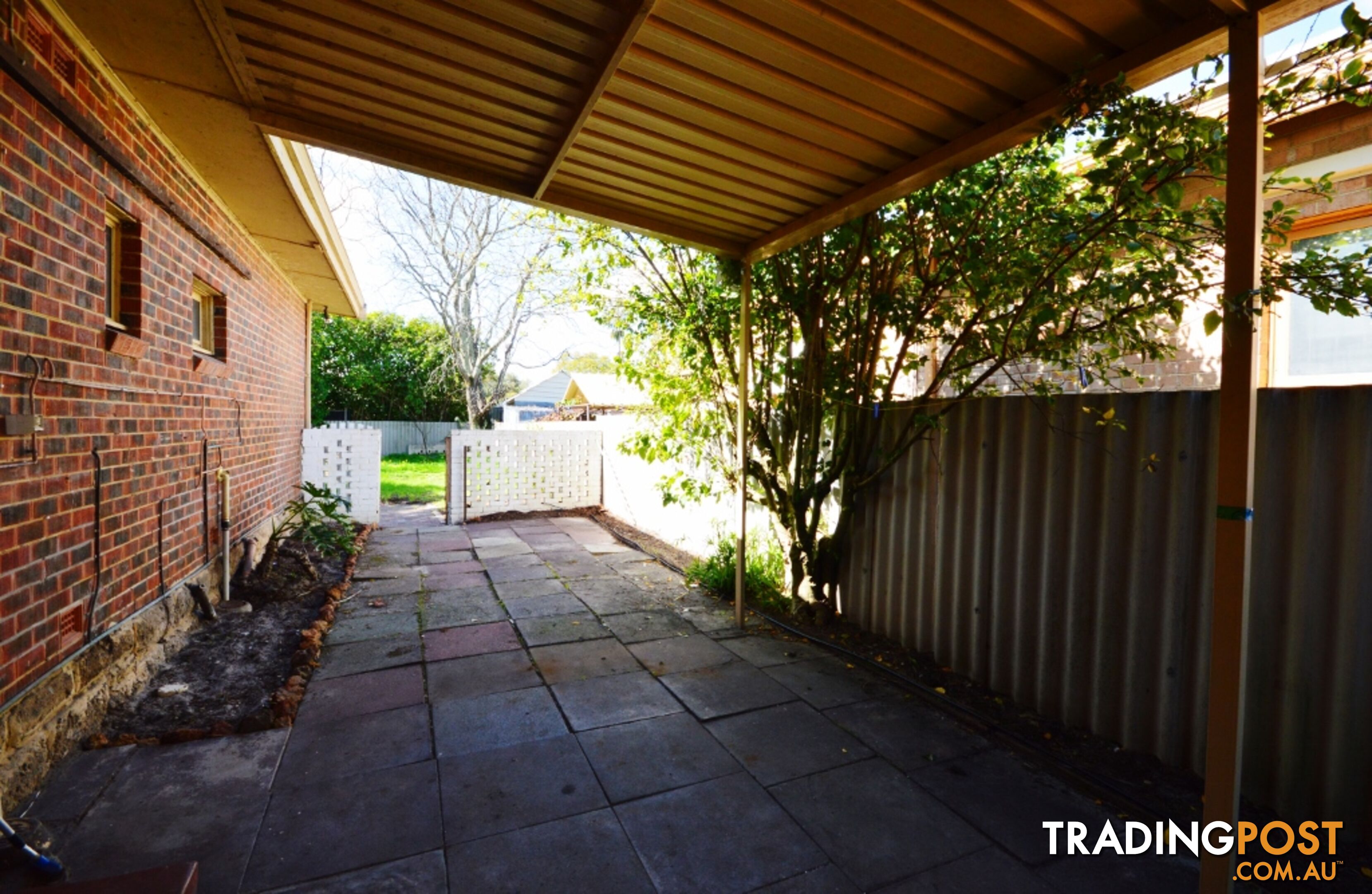 4 Wicklow Street THORNLIE WA 6108