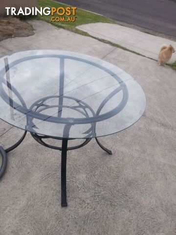 glass dining tabble with chrome legs - photo 3 of 3