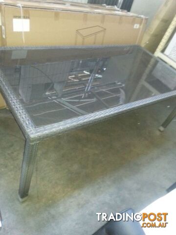 outdoor table - photo 2 of 2