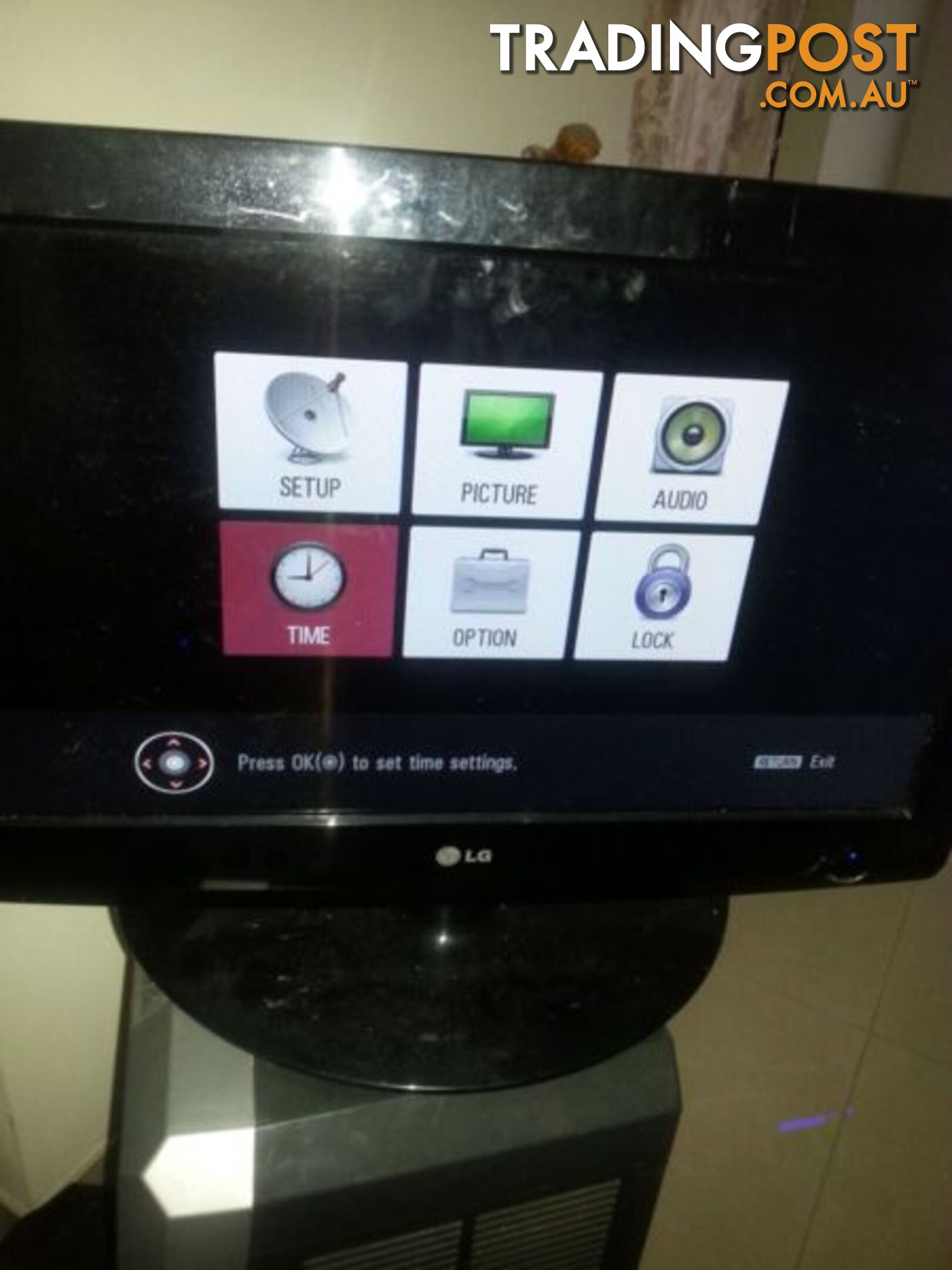 lg tv 65 by45 cm with remote control
