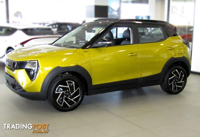 2025 MAHINDRA XUV3XO AX7L AUTO SUV - photo 3 of 33