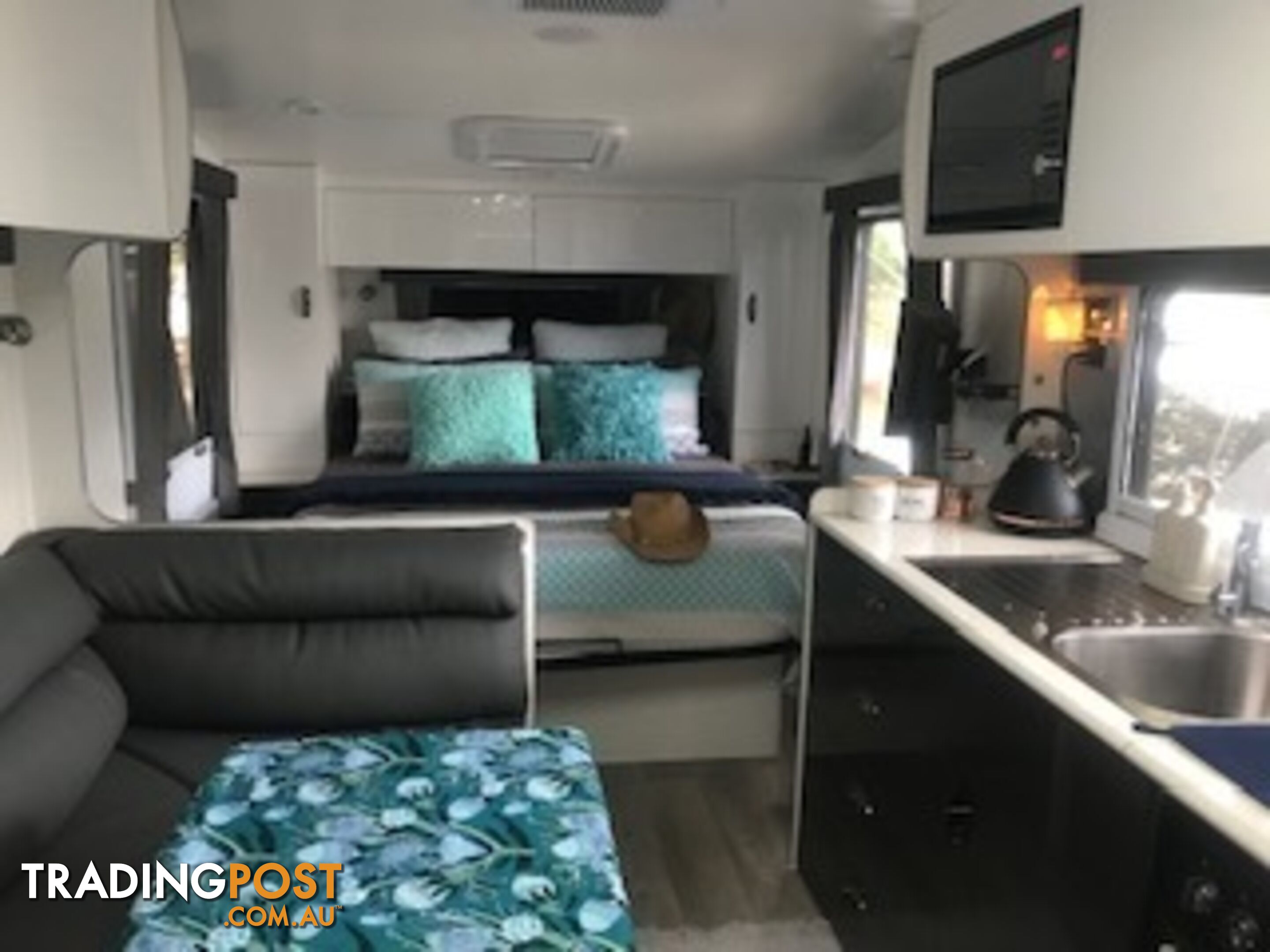 2019 Majestic KNIGHT - beautifully appointed home on wheels!