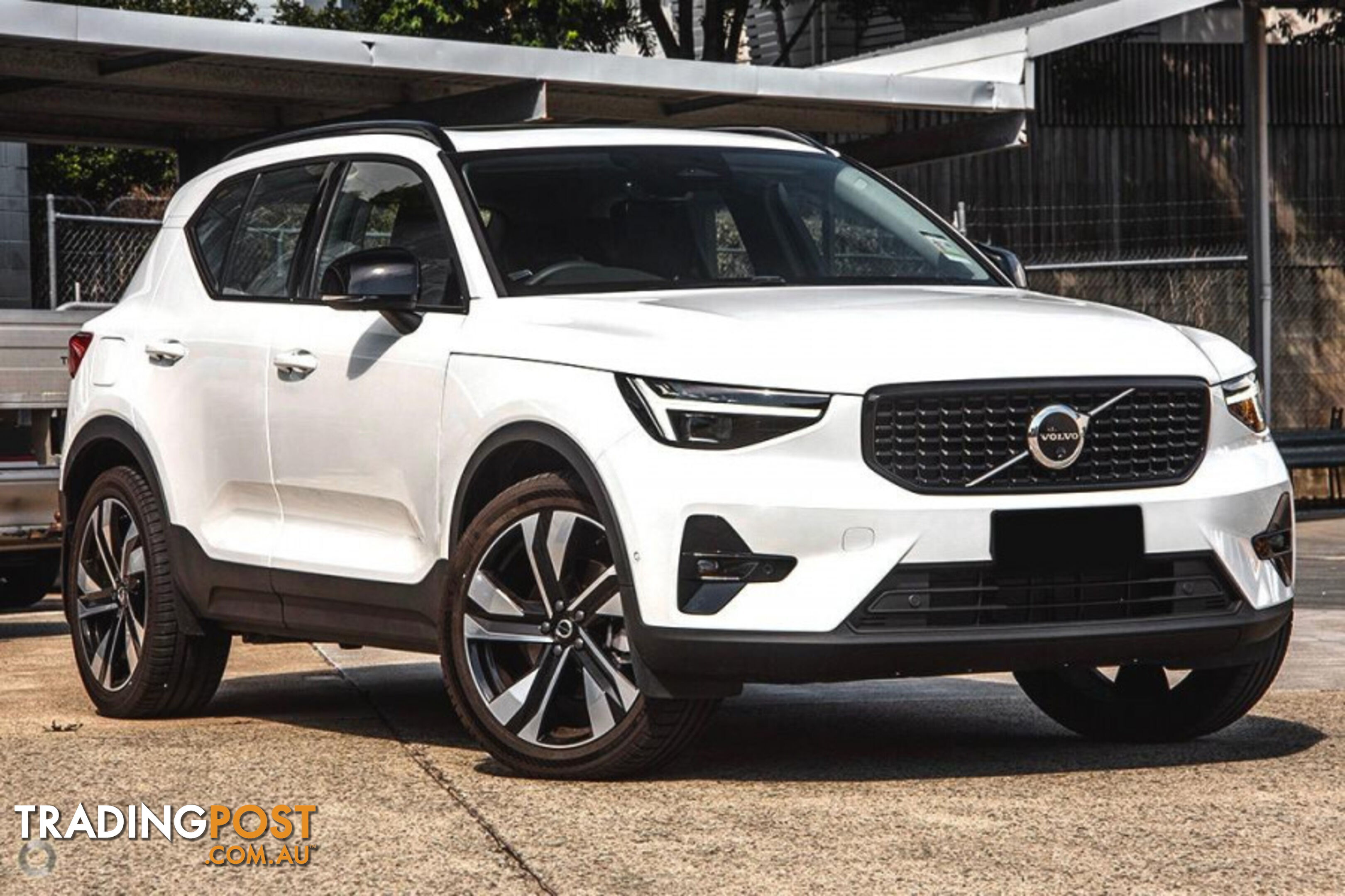 2024 VOLVO XC40 ULTRA B4 DARK 8.5 SECONDS SUV