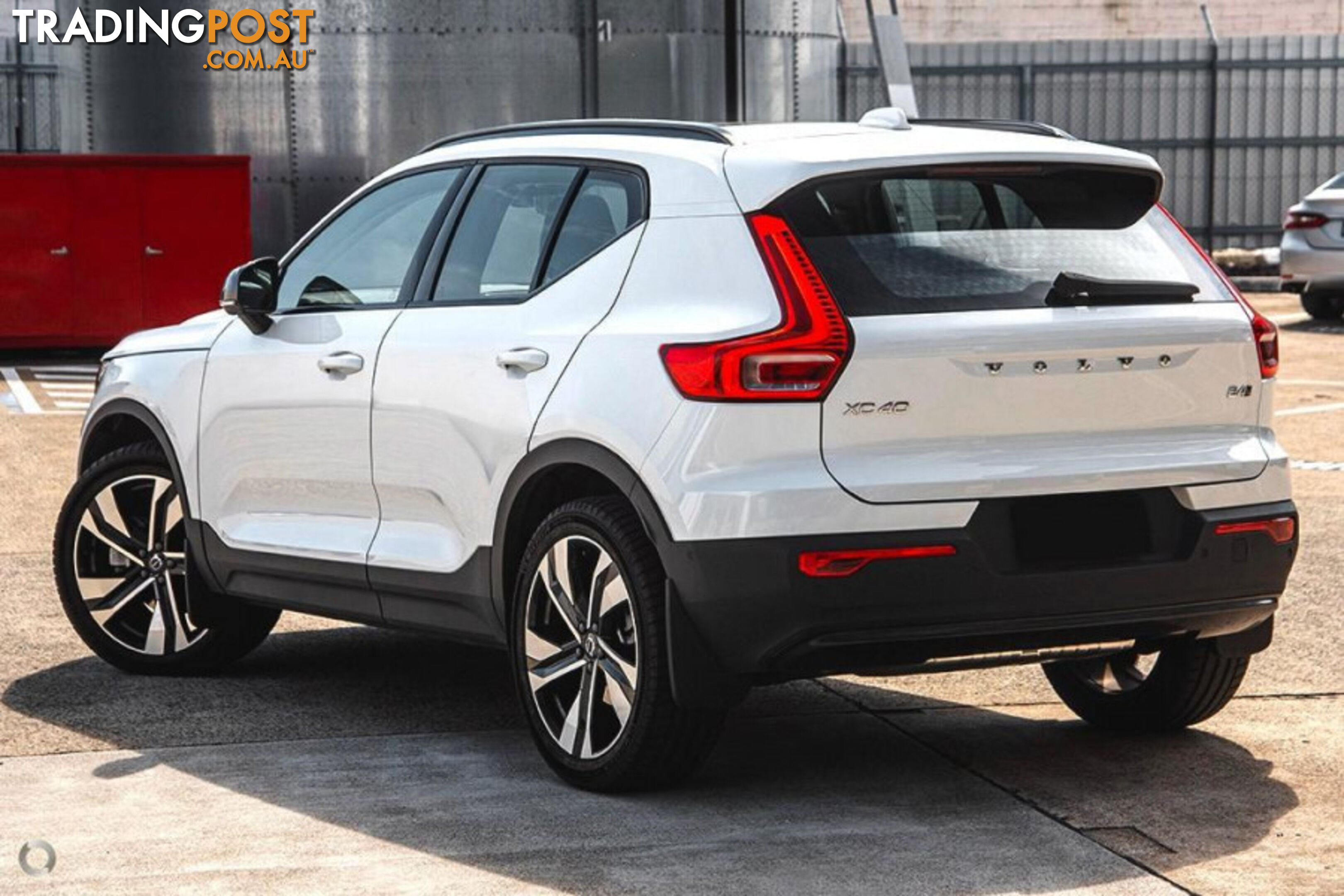 2024 VOLVO XC40 ULTRA B4 DARK 8.5 SECONDS SUV