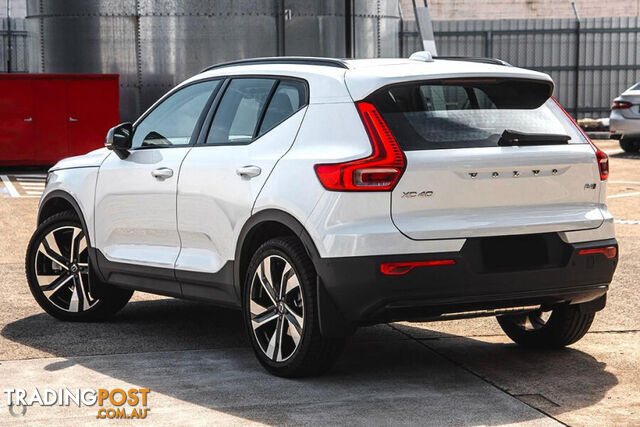 2024 VOLVO XC40 ULTRA B4 DARK 8.5 SECONDS SUV