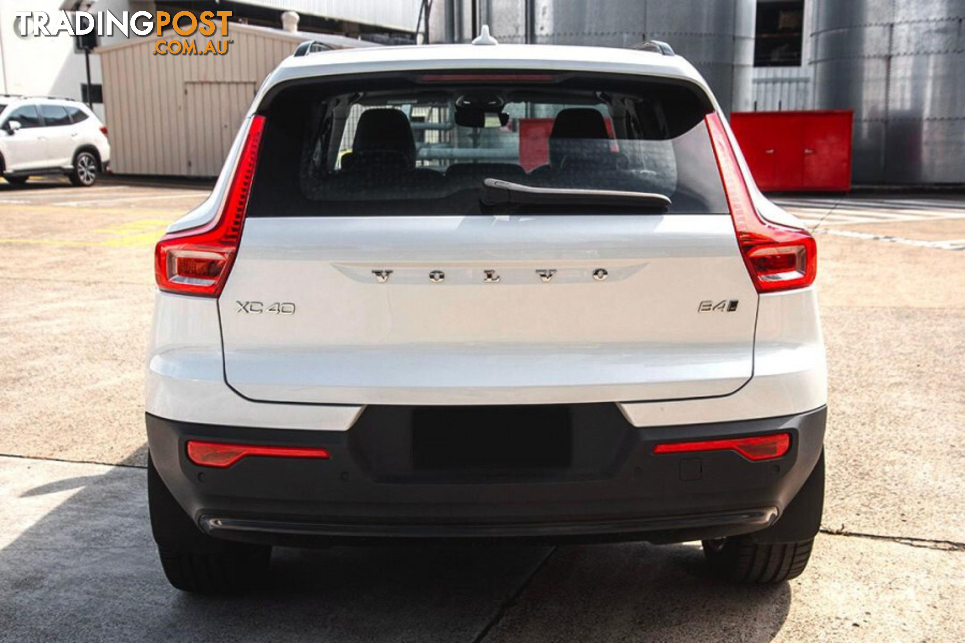 2024 VOLVO XC40 ULTRA B4 DARK 8.5 SECONDS SUV