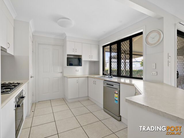 12 Biggera Court SANDSTONE POINT QLD 4511 - photo 4 of 16