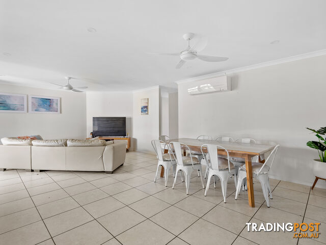 12 Biggera Court SANDSTONE POINT QLD 4511 - photo 2 of 16