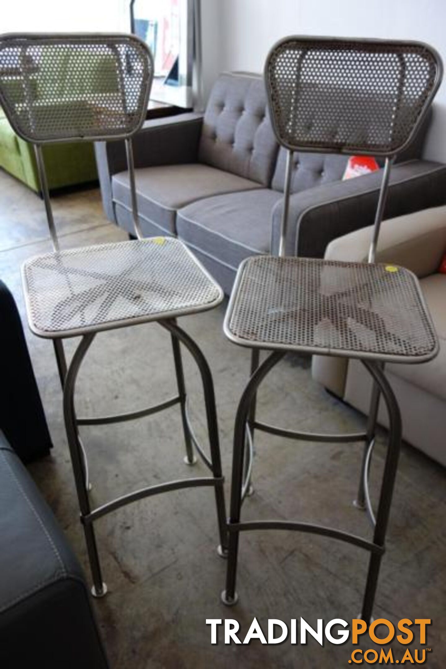 VINTAGE STOOL - - FURNITURE DISCOUNT WAREHOUSE. 50% - 80% OFF