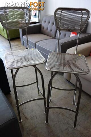 VINTAGE STOOL - - FURNITURE DISCOUNT WAREHOUSE. 50% - 80% OFF