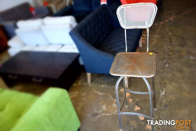 VINTAGE STOOL - - FURNITURE DISCOUNT WAREHOUSE. 50% - 80% OFF