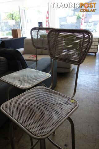 VINTAGE STOOL - - FURNITURE DISCOUNT WAREHOUSE. 50% - 80% OFF