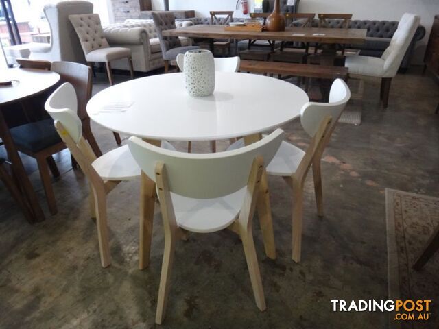 BRAND NEW SCANDI 5 PIECE DINING SET - CLEARANCE OUTLET