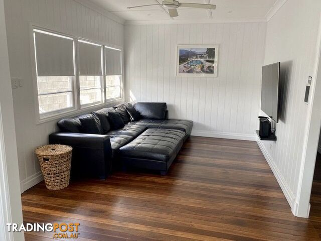 27 Margaroola Ave Biggera Waters QLD 4216