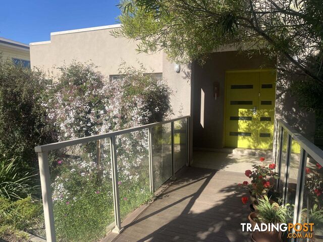 20 Bluebell Court Sunshine North VIC 3020 - photo 4 of 22