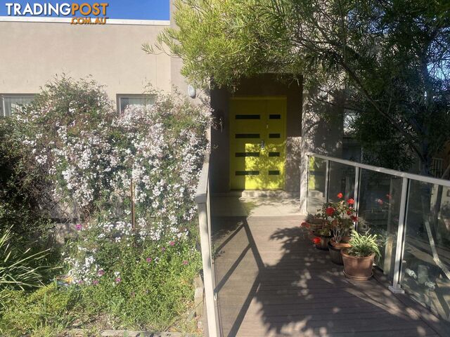 20 Bluebell Court Sunshine North VIC 3020 - photo 5 of 22