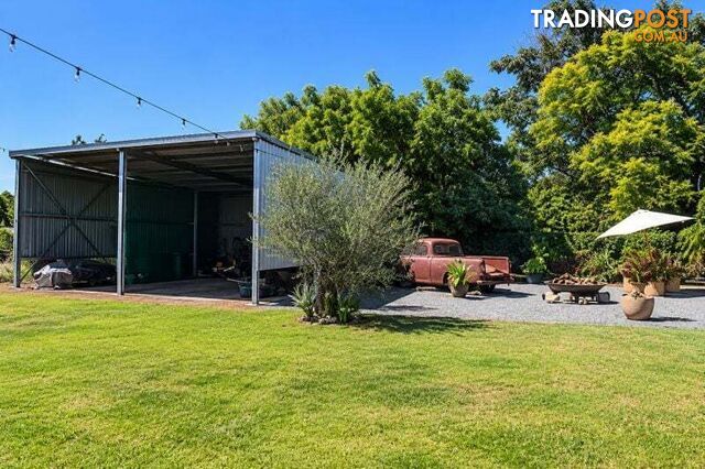 8 Toussaint Street Collinsville QLD 4804 - photo 4 of 4