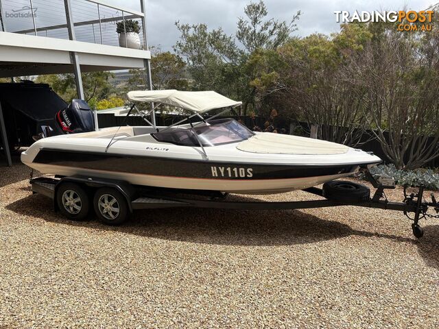 Gilflite Esprit Outboard Bowrider
