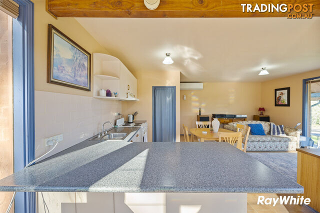 10 Ted Hunt Terrace MORUYA NSW 2537 - photo 5 of 19