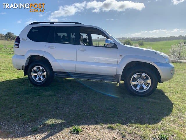 2004 TOYOTA LANDCRUISER PRADO GRANDE (4X4) KZJ120R SUV, 4 DOORS, 8 SEATS