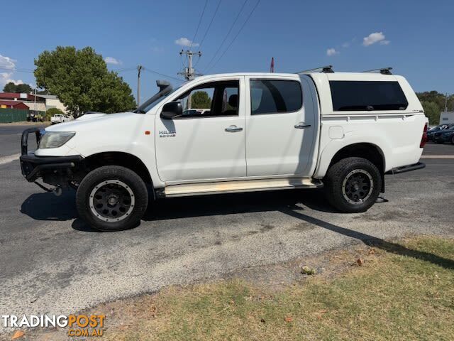 2015 TOYOTA HILUX SR (4X4) KUN26R MY14 UTE TRAY, 4 DOORS, 5 SEATS