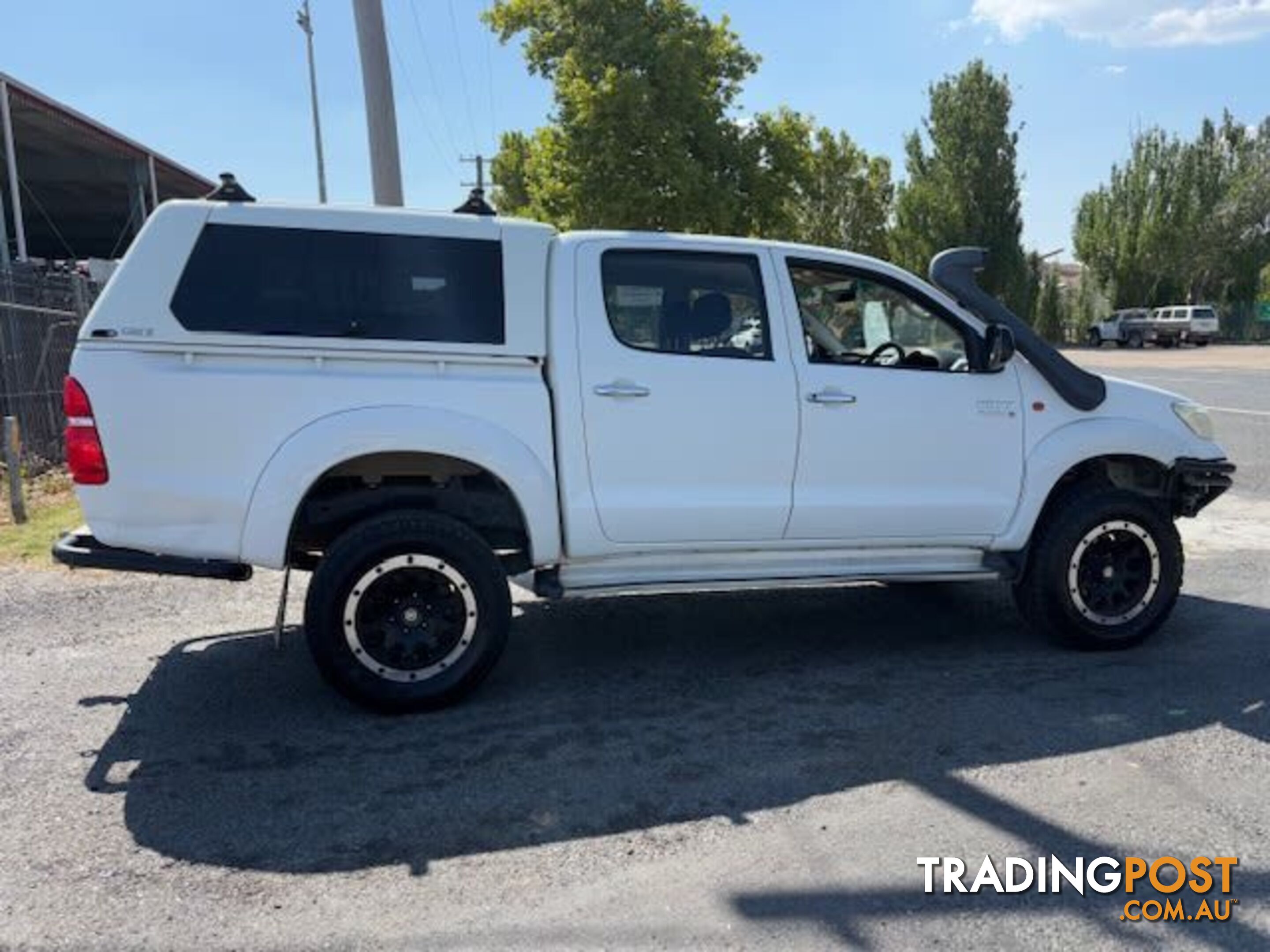 2015 TOYOTA HILUX SR (4X4) KUN26R MY14 UTE TRAY, 4 DOORS, 5 SEATS