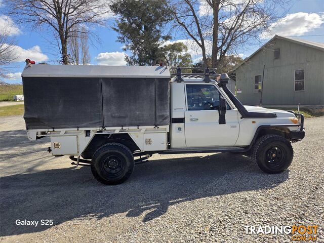 2010 TOYOTA LANDCRUISER WORKMATE (4X4) VDJ79R 09 UPGRADE UTE TRAY, 2 DOORS, 3 SEATS - photo 4 of 14